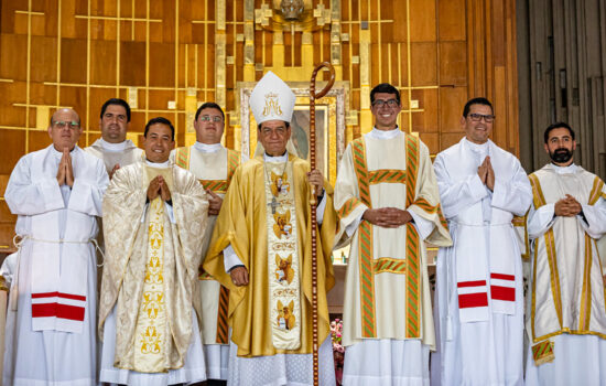 Se ordena un sacerdote y dos diáconos legionarios de Cristo